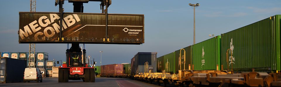 Transfesa Logistics and Renfe Mercancias have been awarded the manoeuvre services of the Irún terminal