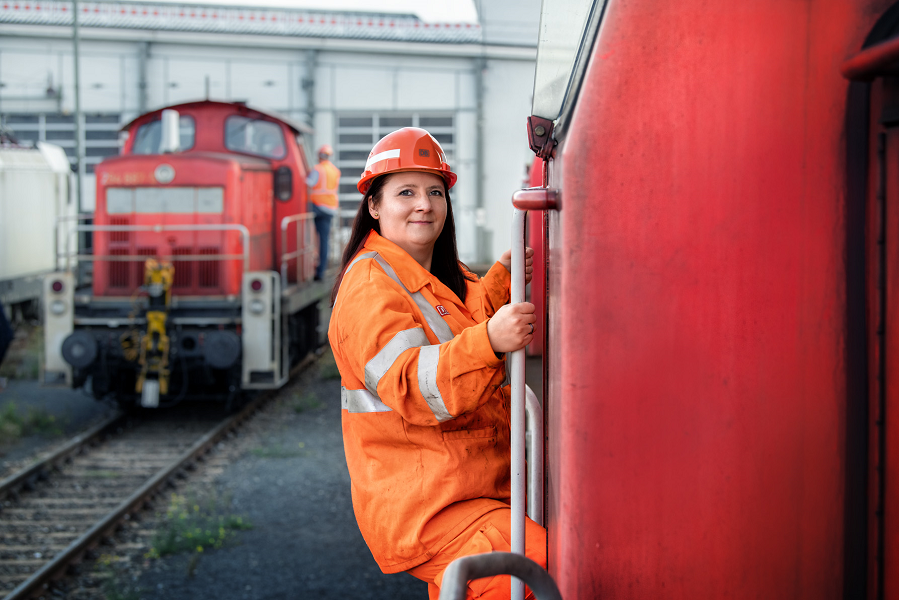 Transfesa Logistics is looking for shunters staff in Spain to work for DB Cargo in Germany